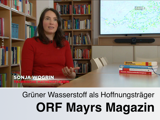 Sonja Wogrin sitzend beim Interview.