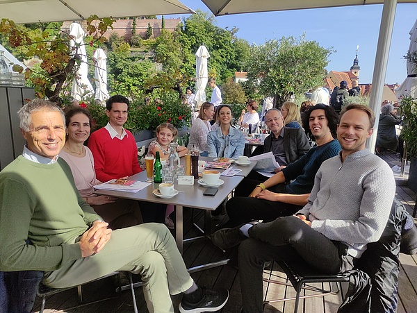 Jakob Woisetschläger held a guided city tour for our new head Robert Krewinkel and his family as well as some interested institute members, which ended in the roof-top café Freiblick