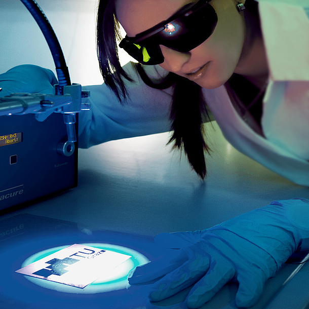 Young woman working in a laboratory. Photo source: Lunghammer - TU Graz