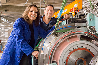 Ilaria Cabona, Master student from University of Genoa, Italy, and Michael Steiner show the mid turbine duct investigated in the annular cascade (ANCA) of the insitute. Oil flow visulization was applied to study the flow along the walls.