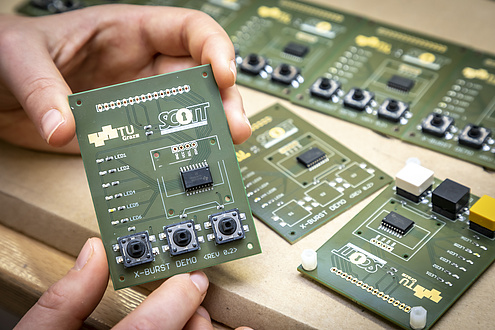 Framwork X-Burst: Computerchips auf elektronischen Leiterplatten