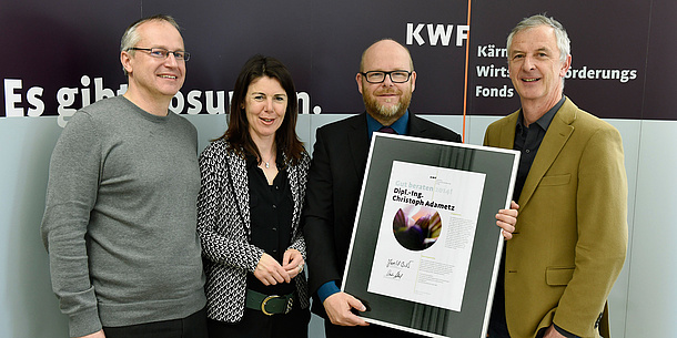 Andreas Starzacher, Leiter KWF-Förderbereich Technologie, Sandra Venus, KWF-Vorstand; Christoph Adametz, TU Graz und Preisträger "Gut beraten 2014!", sowie Erhard Juritsch, KWF-Vorstand (v.l.). Bildquelle: KWF - Fritz Press GmbH