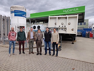 Mr. Toshiichi Matsumoto from the Institute of Applied Energy in Tokyo visited our institute to talk about the Graz Cycle as a power plant in a future hydrogen energy system. The photo shows him with members of the institute and the Hycenta. 