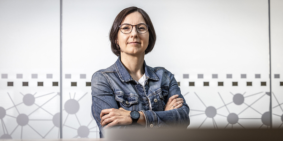 Ein Portrait von Elisabeth Lex.