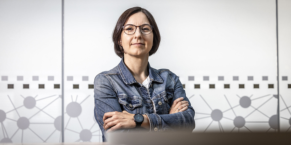 Ein Portrait von Elisabeth Lex.