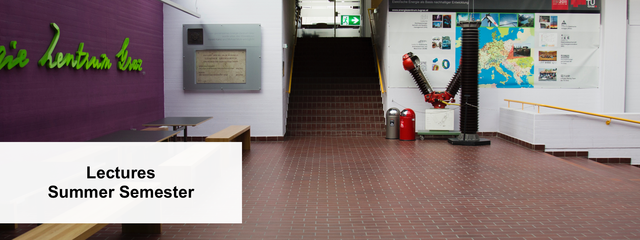 Entrance hall Inffeldgasse 18.