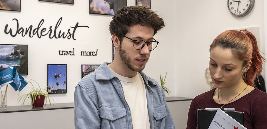 TU Graz, Studentin Lisa am Campus