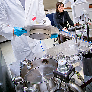 Three scientists at research in a lab. Photo source: Lunghammer - NAWI Graz