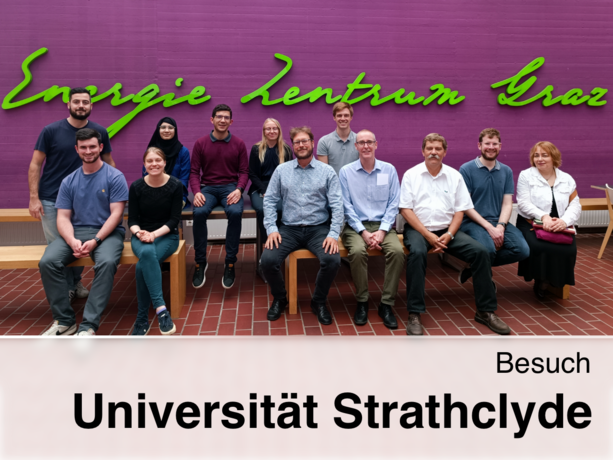 Gruppenbild mit Delegation der TU Graz zusammen mit Universität Strathclyde. Grüner Schriftzug "Energie Zentrum Graz" im Hintergrund.