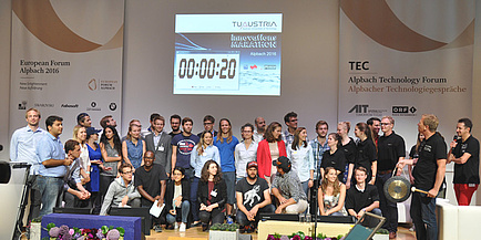 Gruppenfoto der Teilnehmerinnen und Teilnehmer des TU Austria Innovations-Marathons.