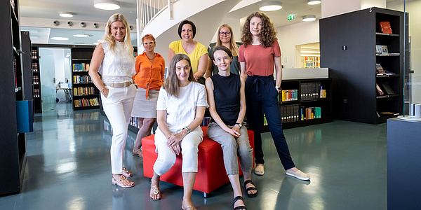 Team der Abteilung Service und Information der Bibliothek der TU Graz.