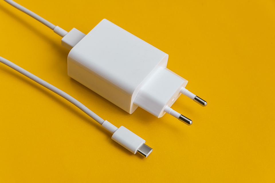 <a href="https://www.freepik.com/free-photo/charger-usb-cable-type-c-orange-background_19468278.htm#query=usb-c&position=13&from_view=search&track=sph&uuid=ca6fc079-40d5-409b-8092-50e220cfd7de">Image by Mateus Andre</a> on Freepik