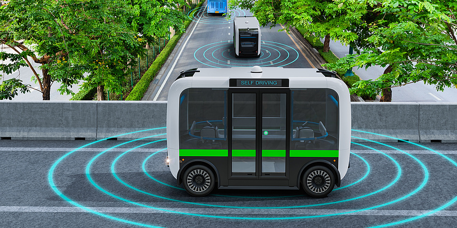 Selbstfahrender futuristischer Bus