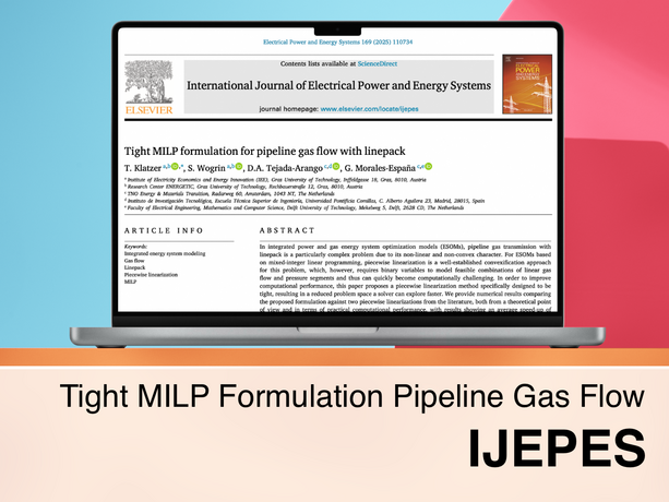 Ein Laptop zeigt die Titelseite eines wissenschaftlichen Artikels mit dem Titel "Tight MILP Formulation Pipeline Gas Flow with Linepack" aus der Zeitschrift "International Journal of Electrical Power and Energy Systems (IJEPES)". Der Artikel behandelt die Modellierung des Gasflusses.