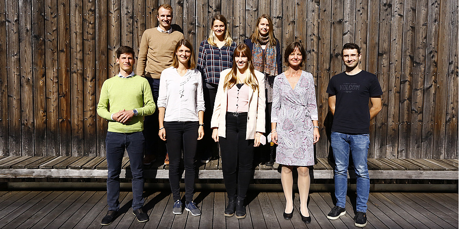 Absolventinnen und Absolventen des Universitätskurses Lebensmittelchemie- und -technologie.