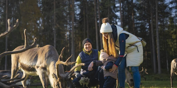 [Translate to Englisch:] Familie mit Elch