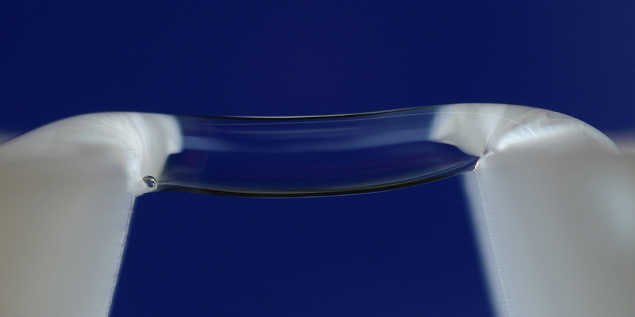 Close up of a water bridge that spans between two cups. Close up of a water bridge that spans between two cups. Illustration of two water-filled cups under tension, including colored display of power flow. Photo of Jacob Woisetschläger, Elmar C. Fuchs and Karl Gatterer.